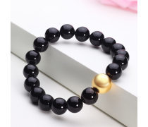 瑪瑙配黃金手鏈與化妝品 奢華風尚的完美融合